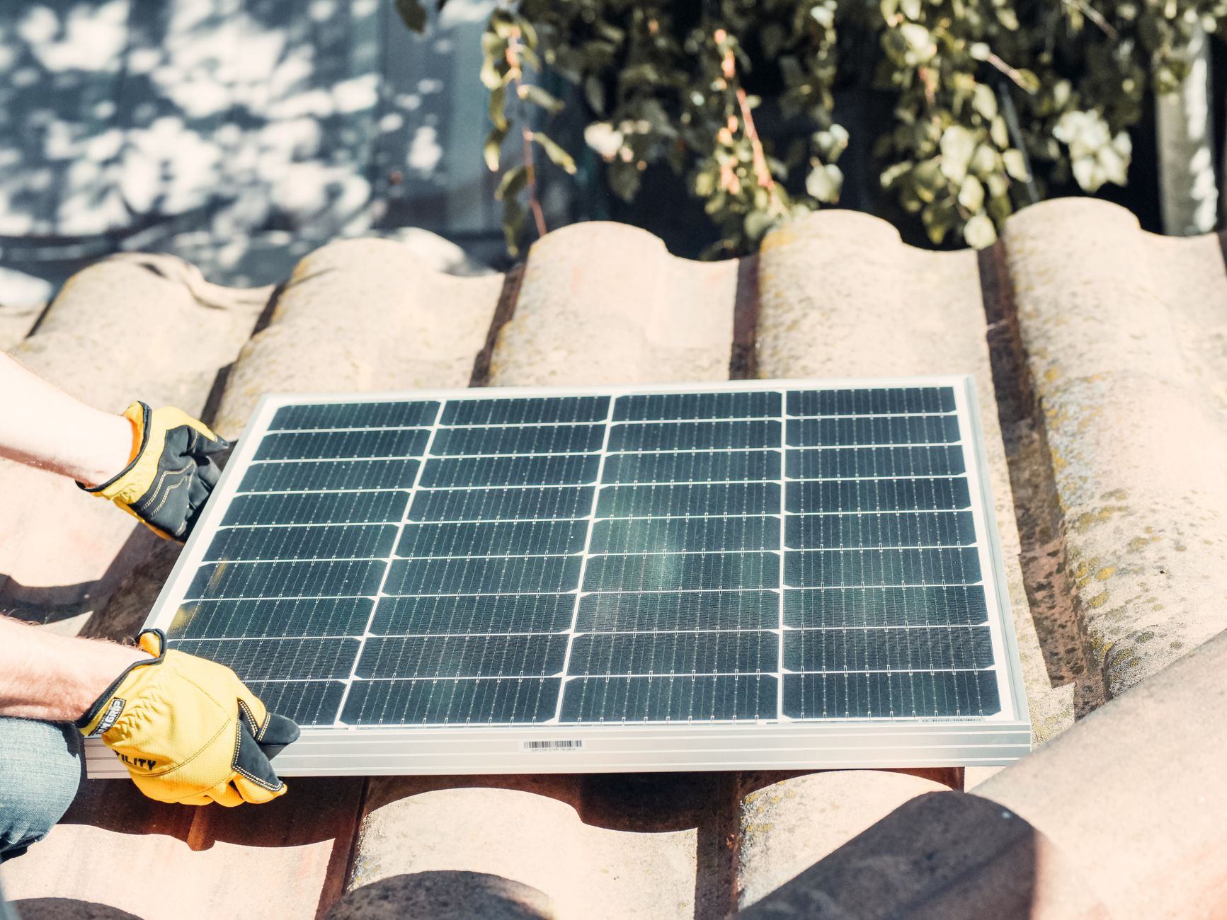 Installateur panneaux solaires équipe à Calais